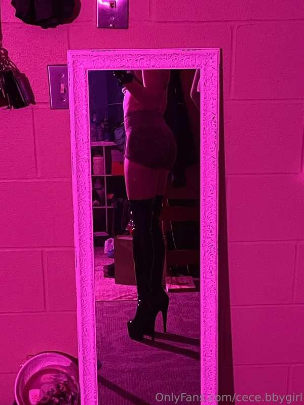 who likes latex??? !🙈🥵😈
