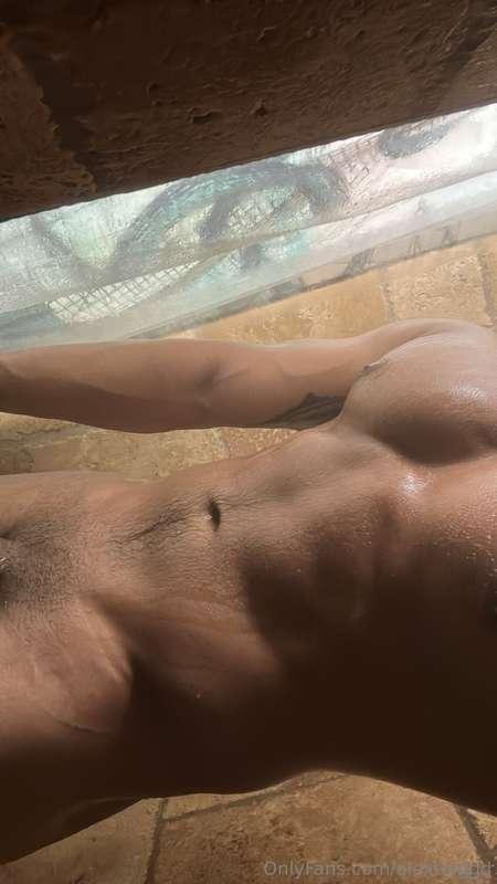Shower jerk vid??😏