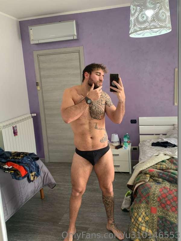 Il cazzo duro della mattina da svuotare nella bocca del più ..