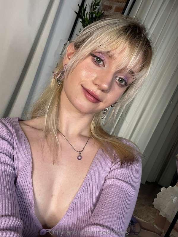 do you want to see more of me wearing this outfit? 😈