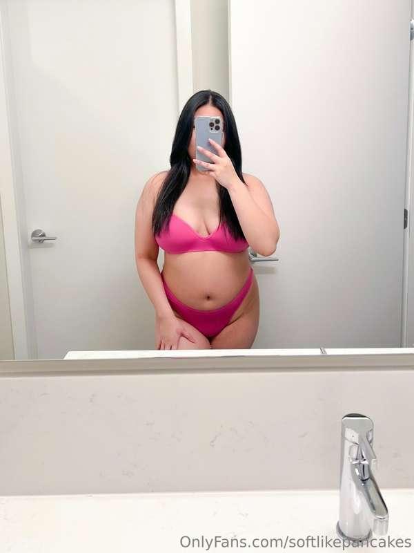 Do you like my matching set? 💗