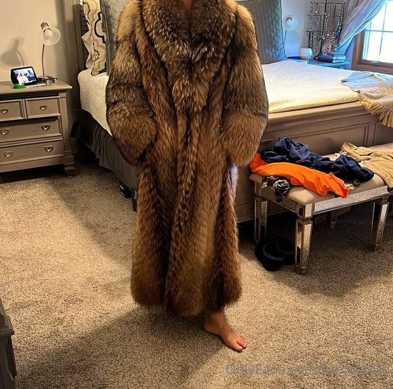 What are you doing naked in mommy’s closet? You can’t get yo..