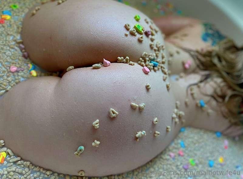 Happy Saint Patrick’s day! Enjoy these lucky charm bath phot..
