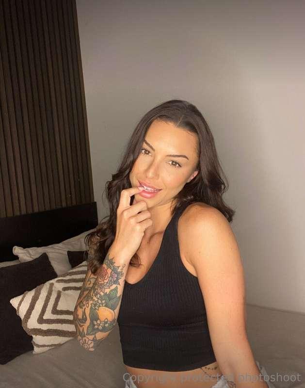 Just a little tease… or maybe a lot 😉🔥 How much can you hand..