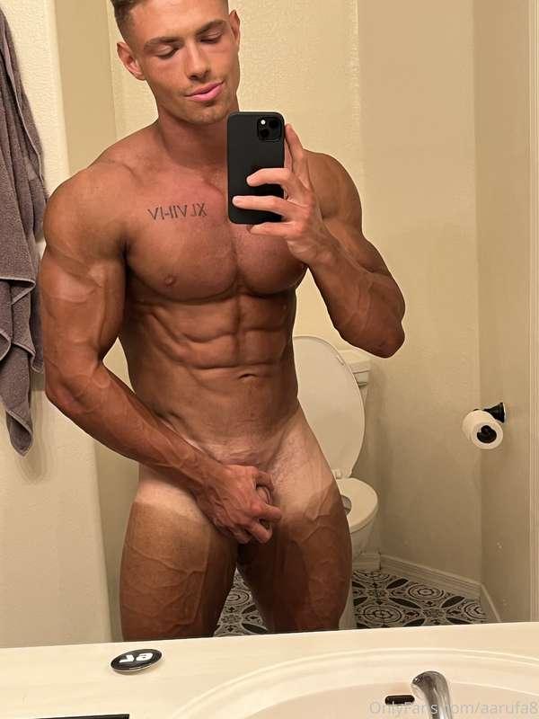 Do you guys prefer me lean or bulky?😜