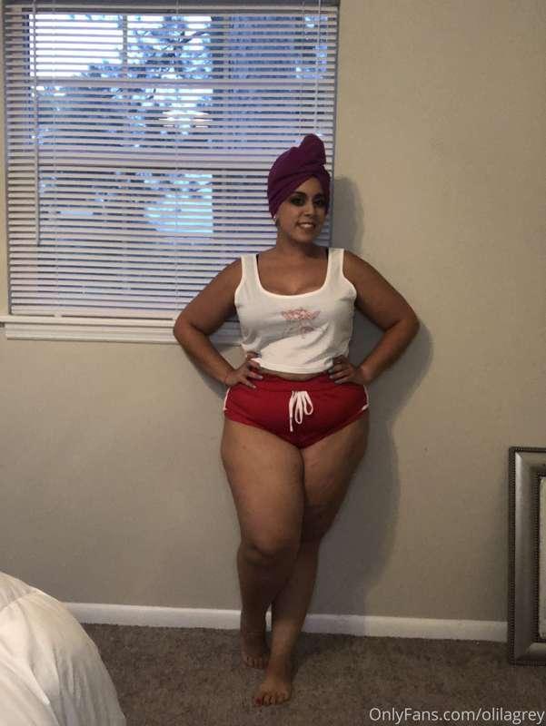 All the takes from tonight’s look (hair was still drying) 🥰🍑