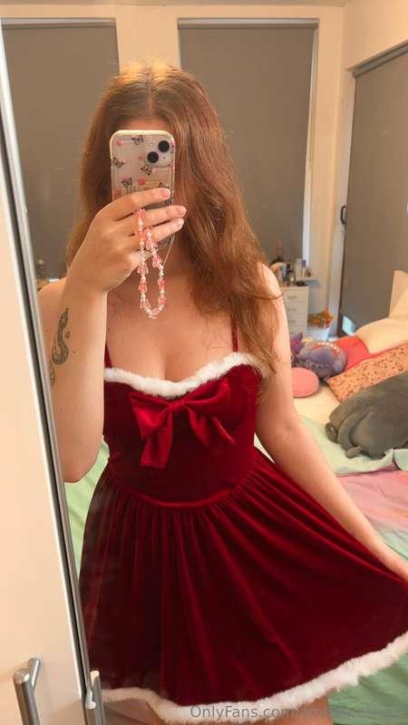 Merry Christmas babes 🥰 sending out some free content later ..
