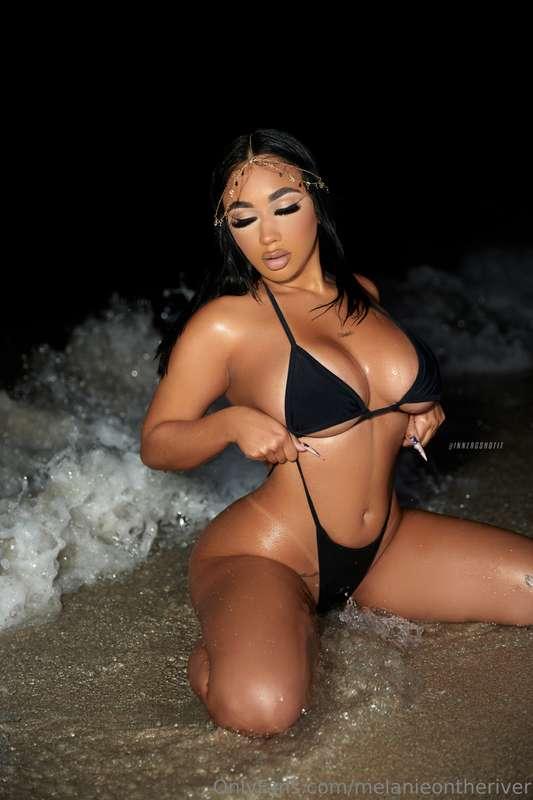 your fave beach girl ❤️