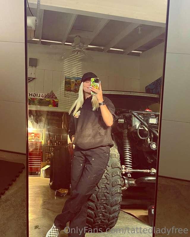 Subscribe to my uncensored account to see some sexy garage p..