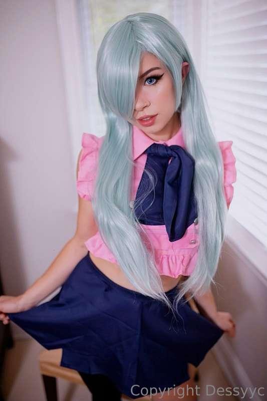 Princess Elizabeth is slowly undressing for you 😉 whats your..