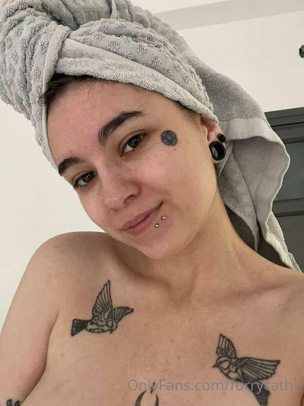A morning shower is more invigorating than anything else😍🥶un..