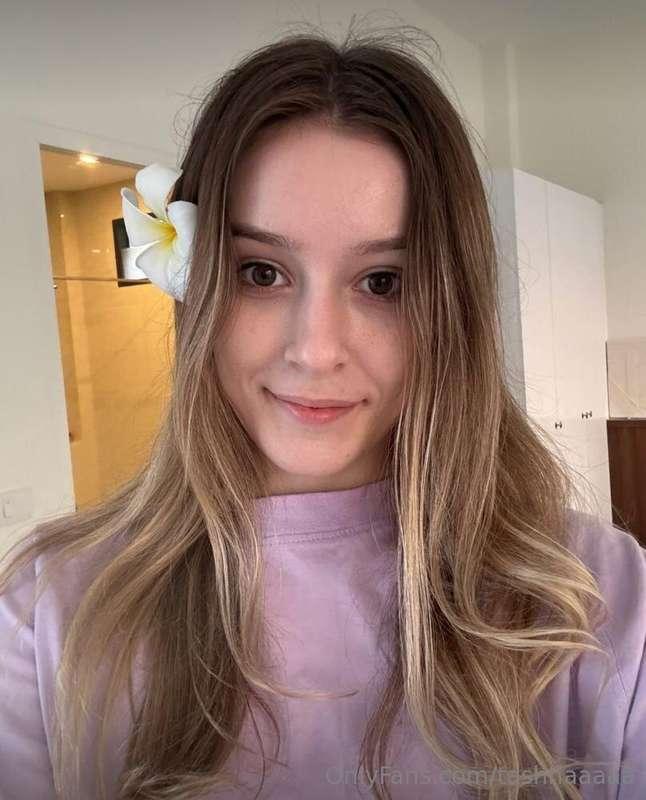 🌟 @nikadvn 🌟 This girl is so cute and shy that you just can'..