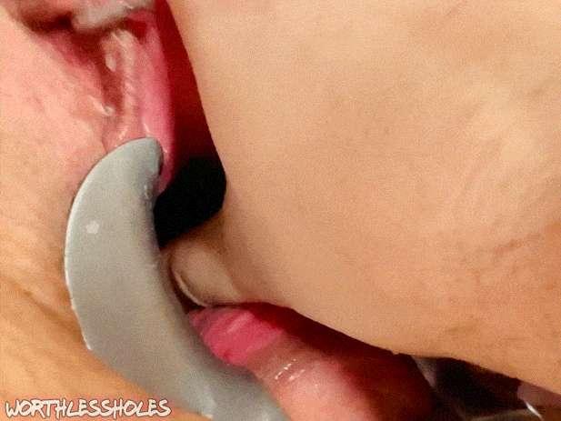 Have you ever seen a resting #peehole gape like this before? Hopefully one day, when I can take a fist in my bladder, this is just what it will look like always — and constantly dribbling piss like a leaky faucet. 🤤

And this is like from the first 10 minutes of this TWO HOUR vid. #urethra #sounding #gape #stretching #insertion #objectinsertion #speculum #extreme #fisting #bigpussy #sizequeen #hugetoys #kinky #bdsm