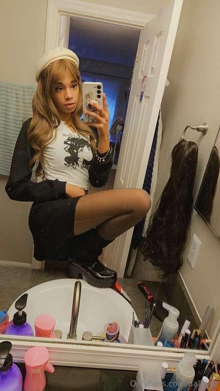 Hehe I feel so cute, wanna take this off of me? 

Taking pho..