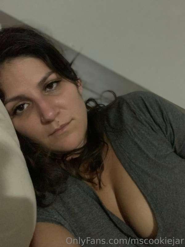 Todays super sexy llama-pants and flu-cleavage with zero fil..