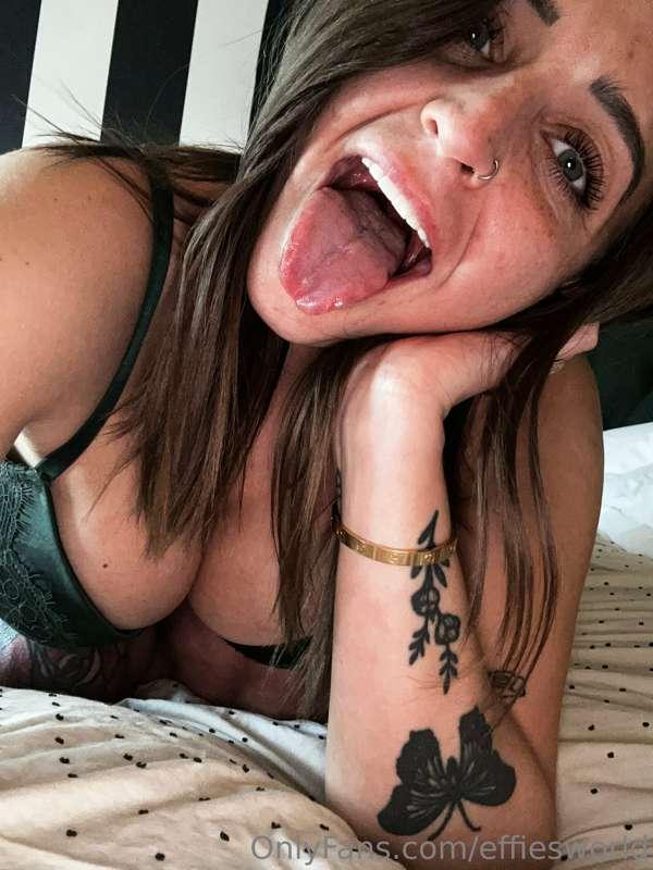 😈