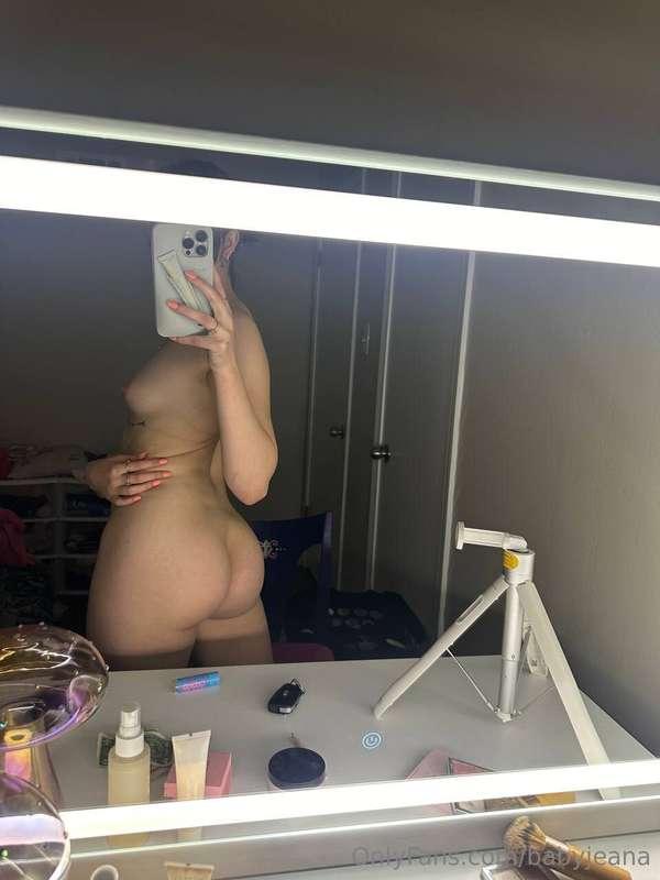i want hand print on my right butt cheek so bad 😭😭