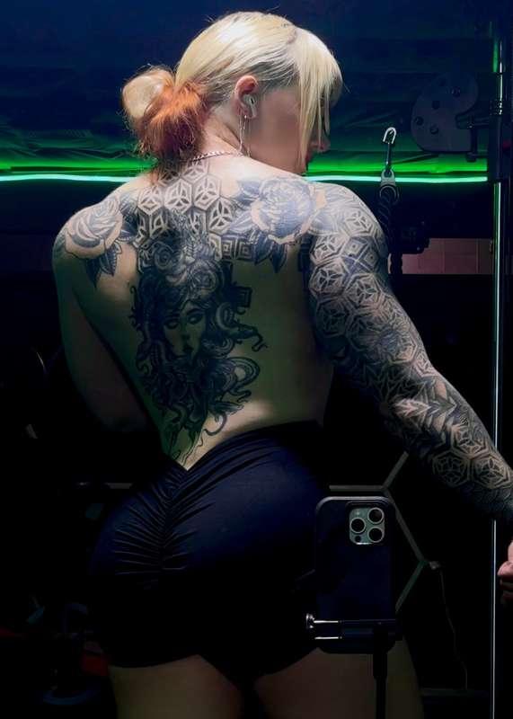 xinia_official image #1