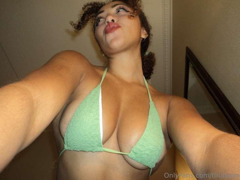 fuckk my tits look juicy 💦
