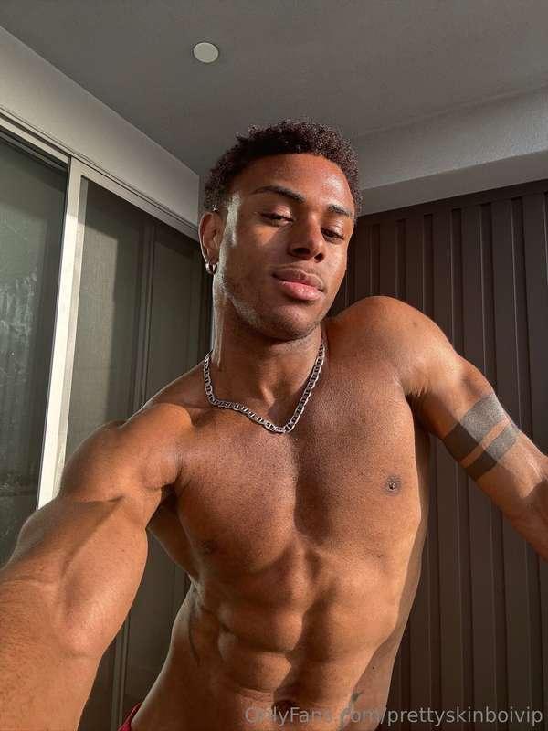 Bet you look amazing with your mouth full of cock 😏.