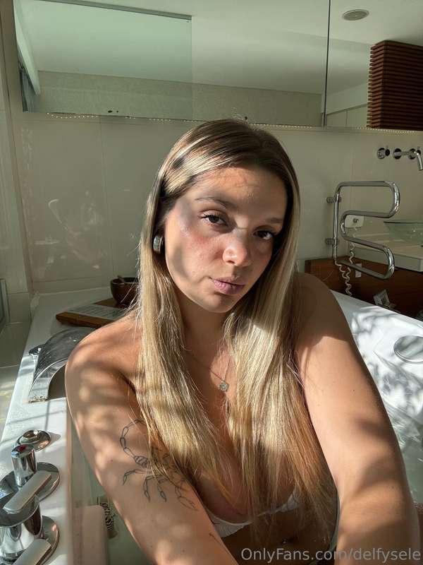 con esta luz me dieron ganas de jugar un rato... queres que ..