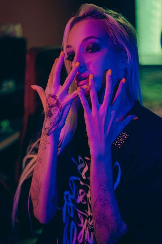 Creativity can be sexy too 👀🖤

#fyp #sexy #beauty #blonde #tattoo #hotgirl #teasing #model #teen