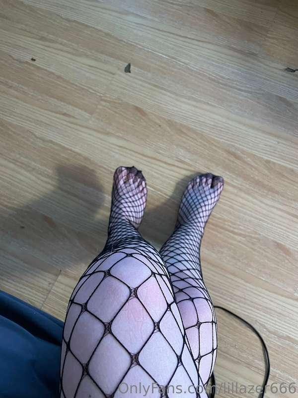 Fishnets are a wardrobe staple 🔥😜
