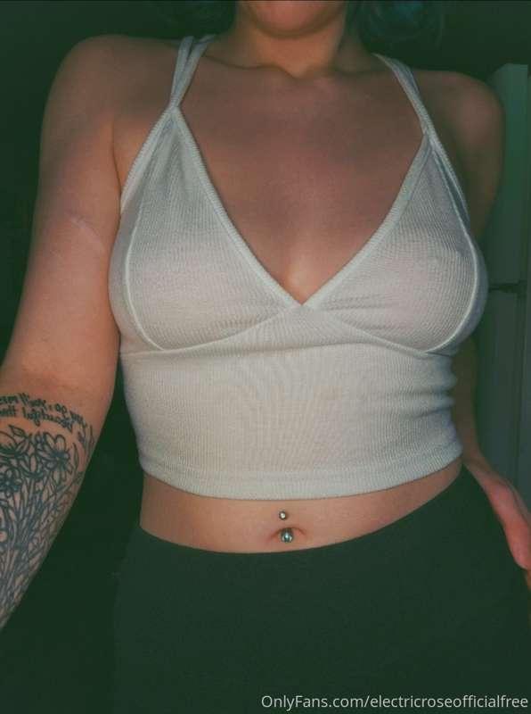 Rip it off of me, baby 🍒 😈