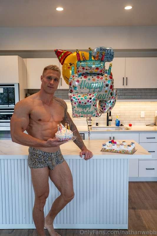 🎂🎉BIRTHDAY SPECIALLL🎉🎂 cheers to another year ;) let’s celeb..