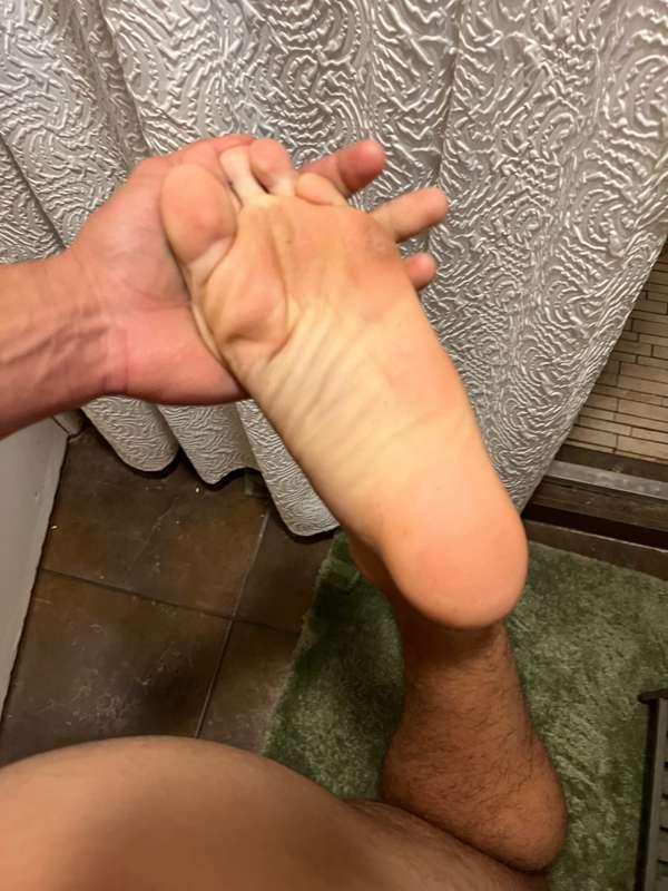 👣