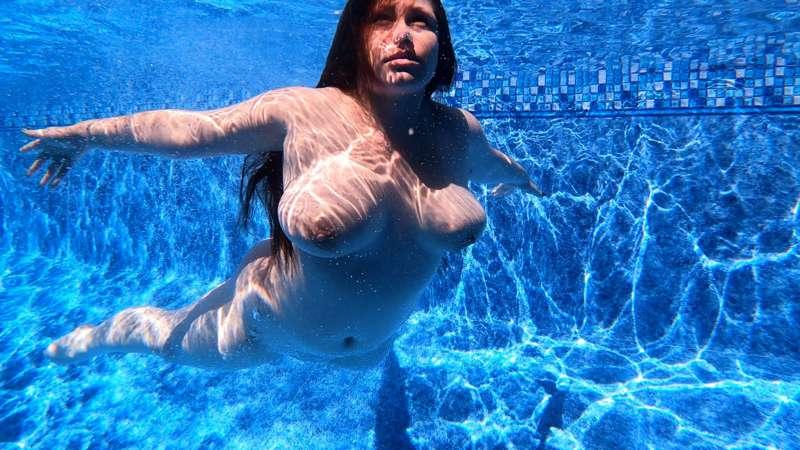 Weightless

Shots by House Of Hedge