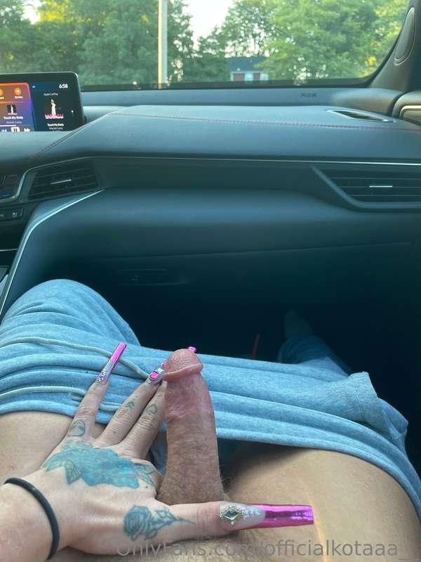 Wanna see me get played with in public 😅🤷🏻‍♀️ head video ava..