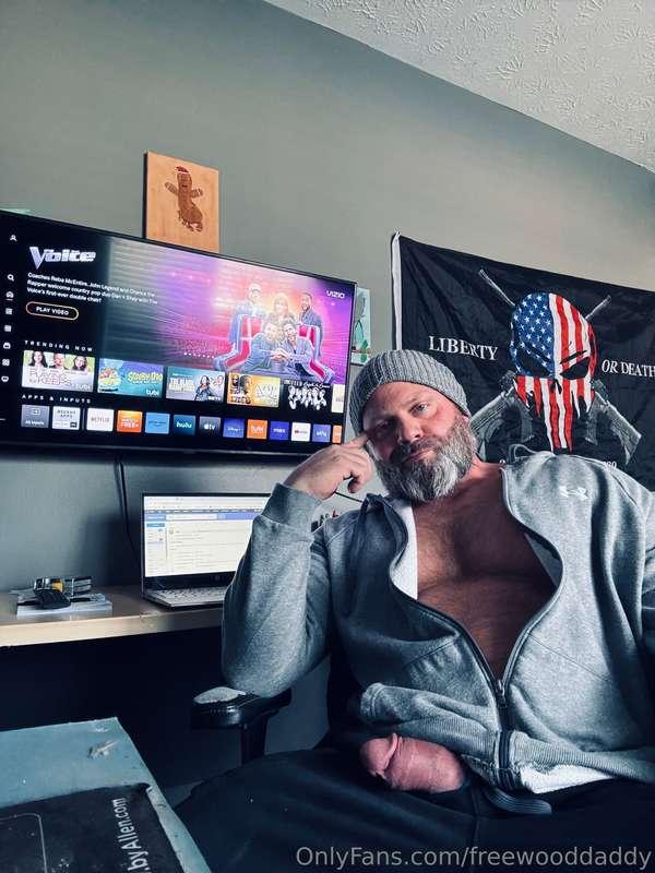 Bored in the office, Someone want to entertain me?