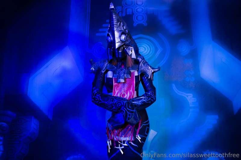URSURPER QUEEN ~This power is granted to me by my god! It is..