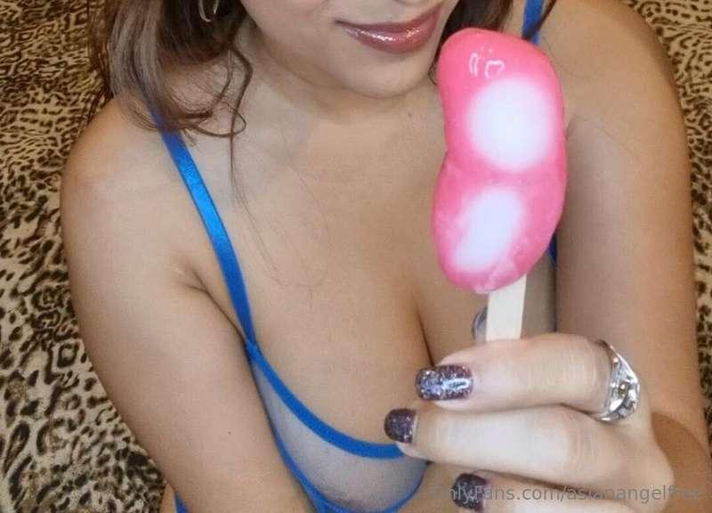Fun video of me enjoying my ice cream more than I should! Do..