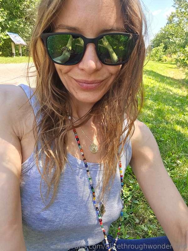 Out and on walkabout, it's such a beautiful day... I stopped..