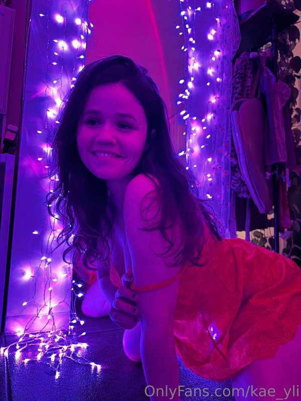 living my neon fairy light fantasy ✨💜