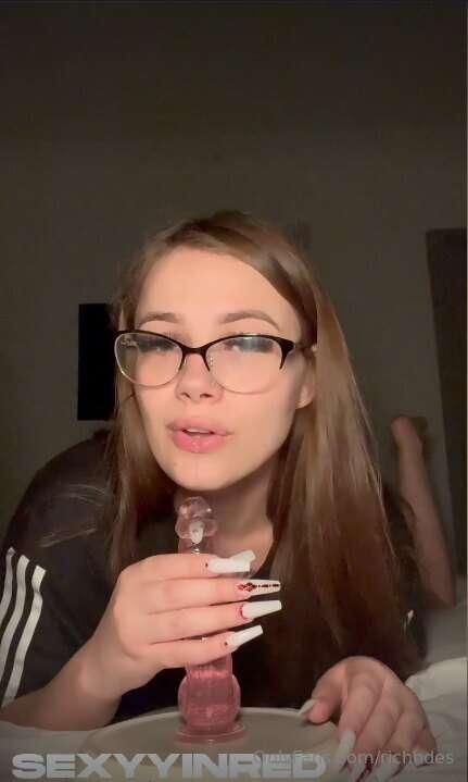 do you like me to keep my 👓 on when I blow your 🍆 babe?