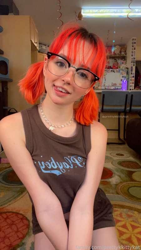 Do I look cute with glasses? 
#fyp #free #egirl #petite #boobs #teen #cute #glasses #smalltits #skirt