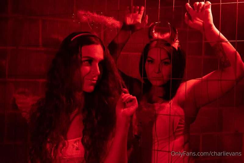 😇😈 NAUGHTY & NICE 😈😇

my first girl/girl photoshoot collab w..