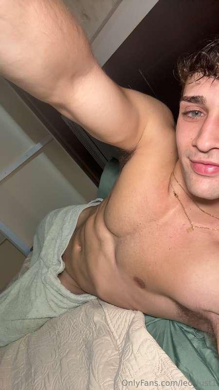 The showers all hot and steamy... Anyone wanna join me?🤭