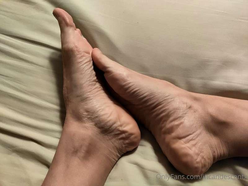 Today... Only feet 🤭🔥

What do you think? Do you like this k..