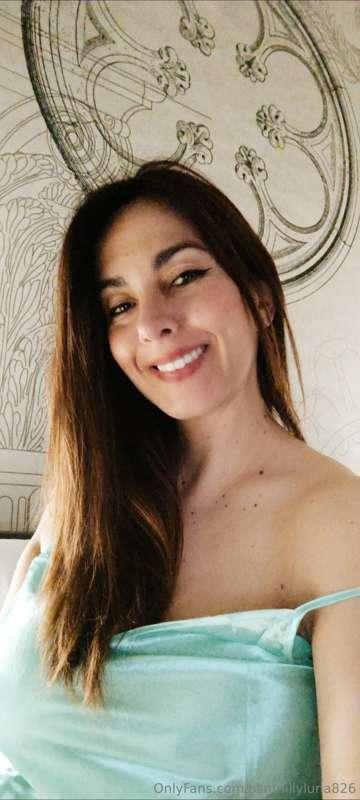 Good evening!! For custom videos write me a DM 😘😘