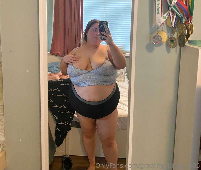 Looking like a fat blob recently🐷