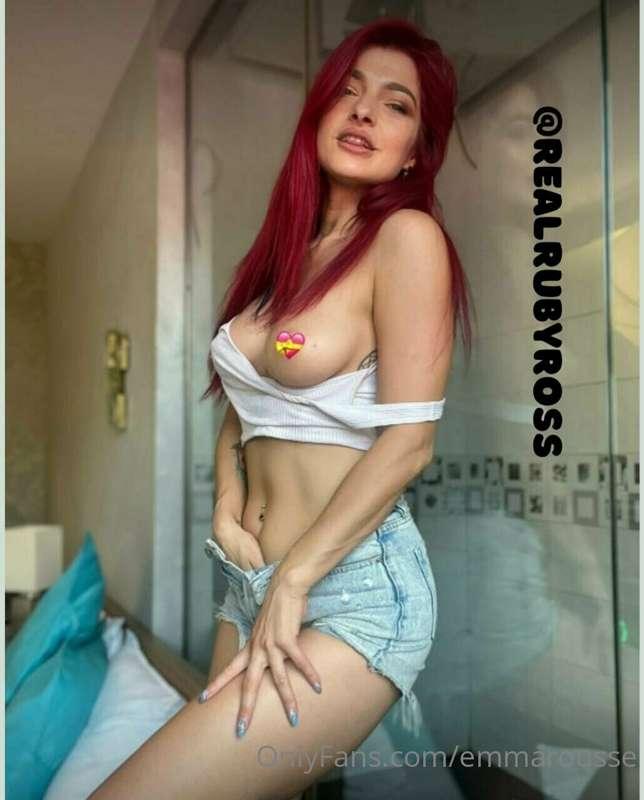 Would you like to see my clothes gone babe?👅
I can be a very..