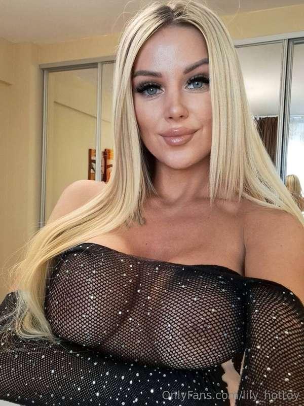 💚She's ready for your dick @jessieanajayee 💚Lick me all over..