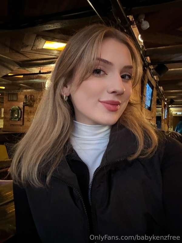 She believed in the power of a well-chosen outfit 💖