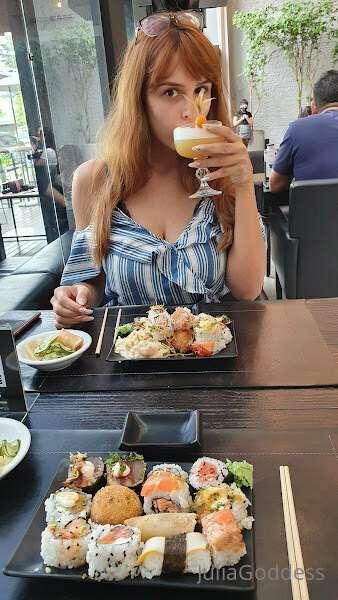 I love so much SUSHI and you? 🍣😍

Eu amo SUSHI e vocês? 🍣😍