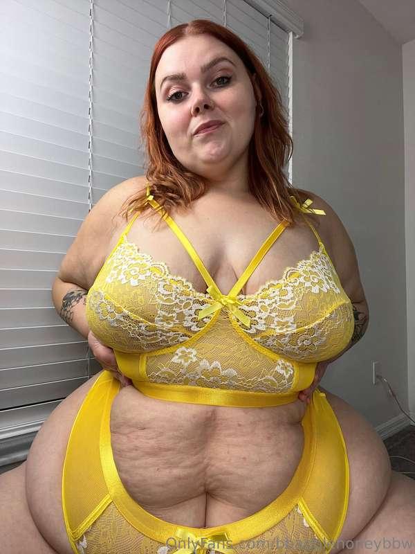 Look at my waist 😍 imagine me sitting on your cock just like..