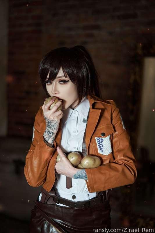 First March HD set is Sasha Braus from Attack on TItan🍞
